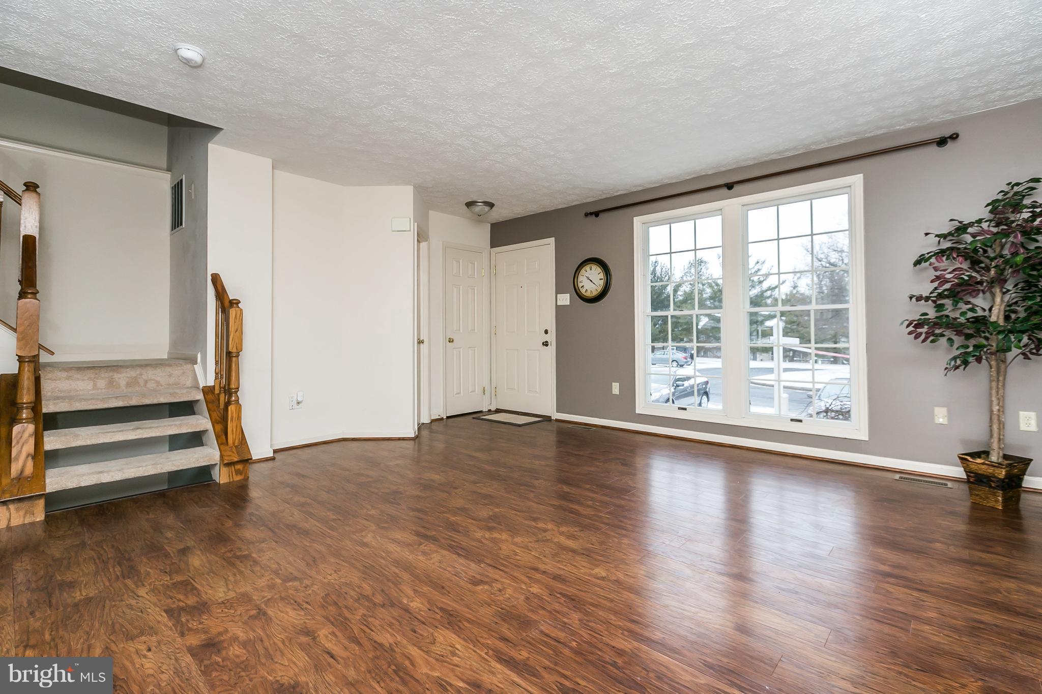 17 Redfield Court Nottingham, MD 21236 - Photo 2 of 30 Living Room