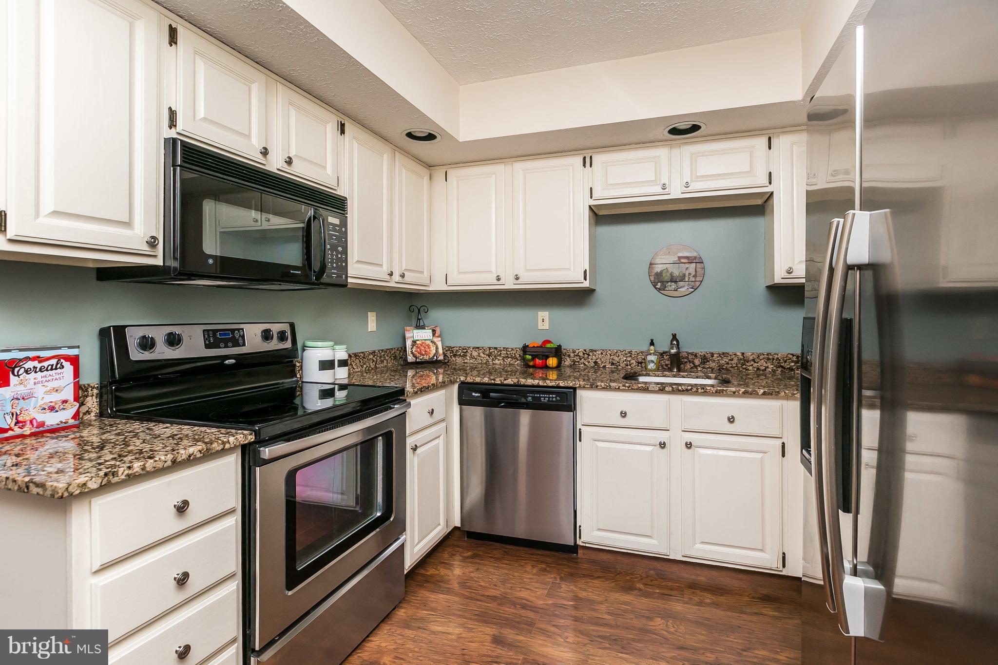 17 Redfield Court Nottingham, MD 21236 - Photo 11 of 30 Kitchen