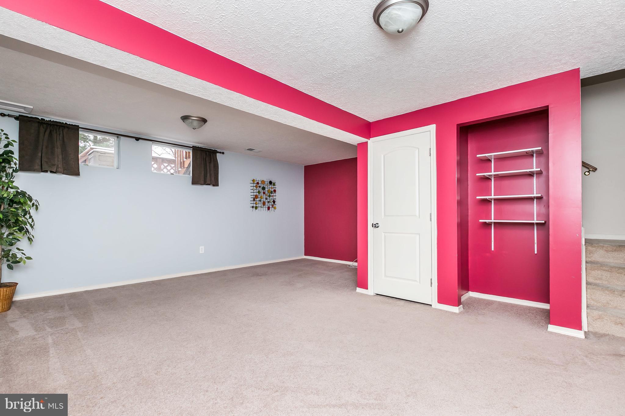 17 Redfield Court Nottingham, MD 21236 - Photo 23 of 30 Family Room