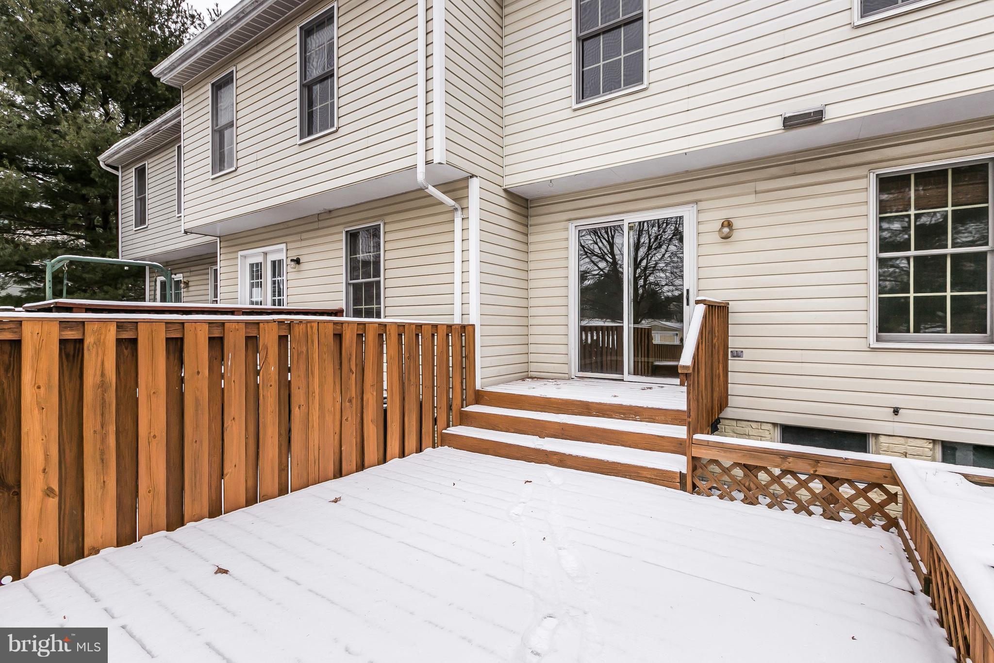 17 Redfield Court Nottingham, MD 21236 - Photo 26 of 30 Exterior (Rear)
