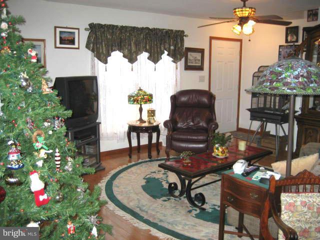 21711 Cove Point Farm Road Tilghman, MD 21671 - Photo 10 of 24 Living Room