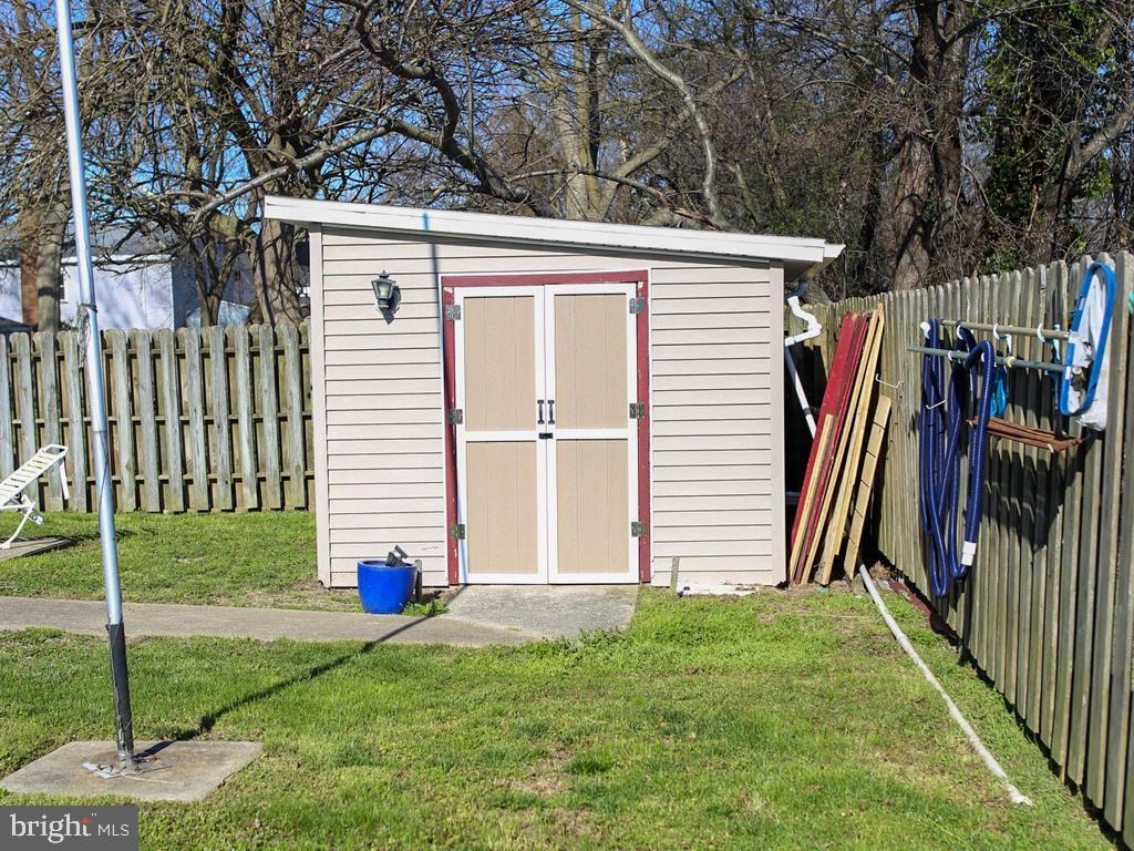 7308 Federalsburg Road Bridgeville, DE 19933 - Photo 22 of 24 a view of a backyard with a small cabin