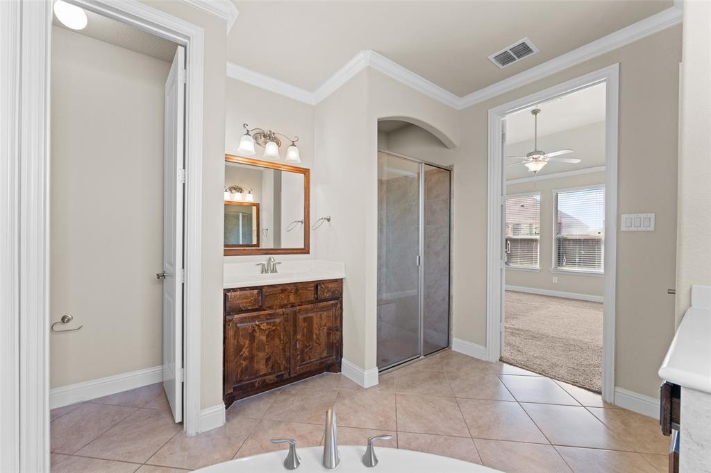 1425 Barrolo Drive McLendon-Chisholm, TX 75032 - Photo 22 of 38 a view of a bathroom from the hallway