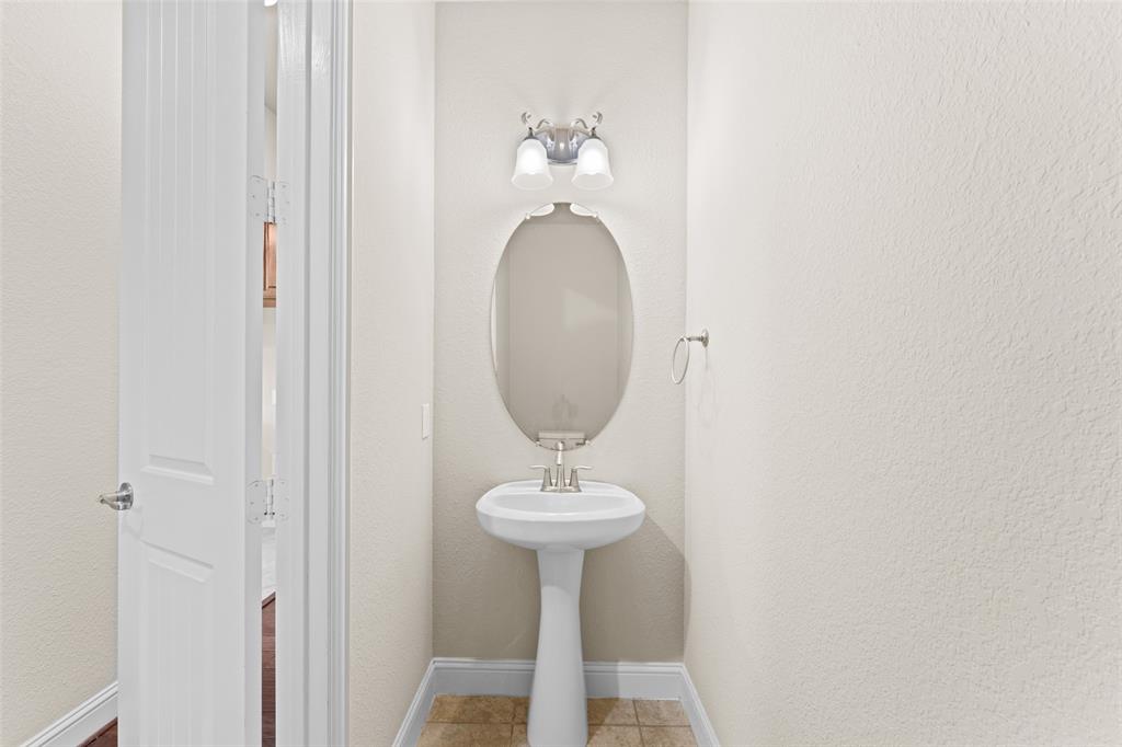 1425 Barrolo Drive McLendon-Chisholm, TX 75032 - Photo 25 of 38 a bathroom with a sink and a mirror