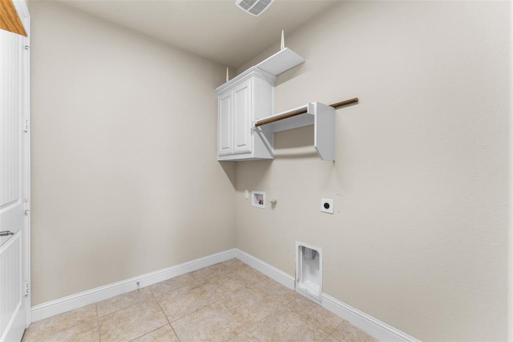 1425 Barrolo Drive McLendon-Chisholm, TX 75032 - Photo 26 of 38 a view of a hallway