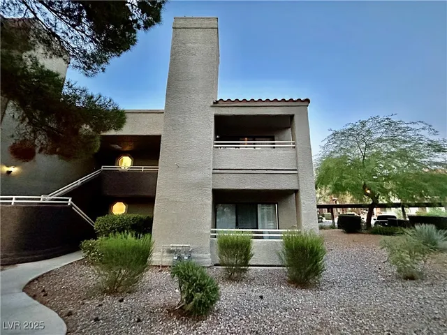 $1,395 | 5062 South Rainbow Boulevard, Unit 105, Las Vegas, NV 89118