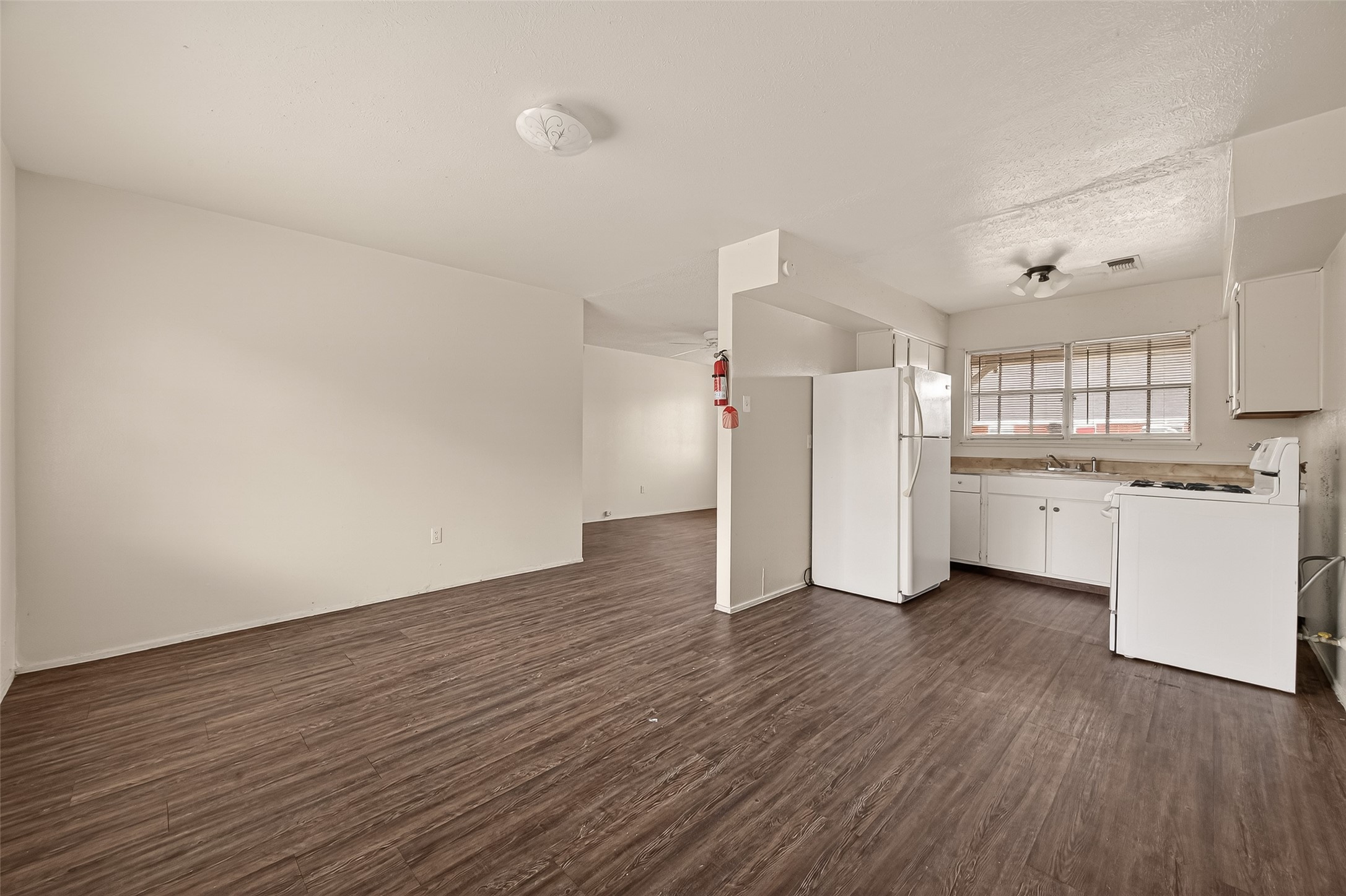 4307 Holloway Drive Houston, TX 77047 - Photo 11 of 37