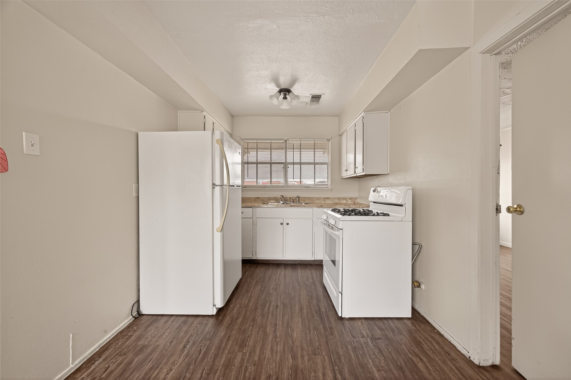 4307 Holloway Drive Houston, TX 77047 - Photo 12 of 37