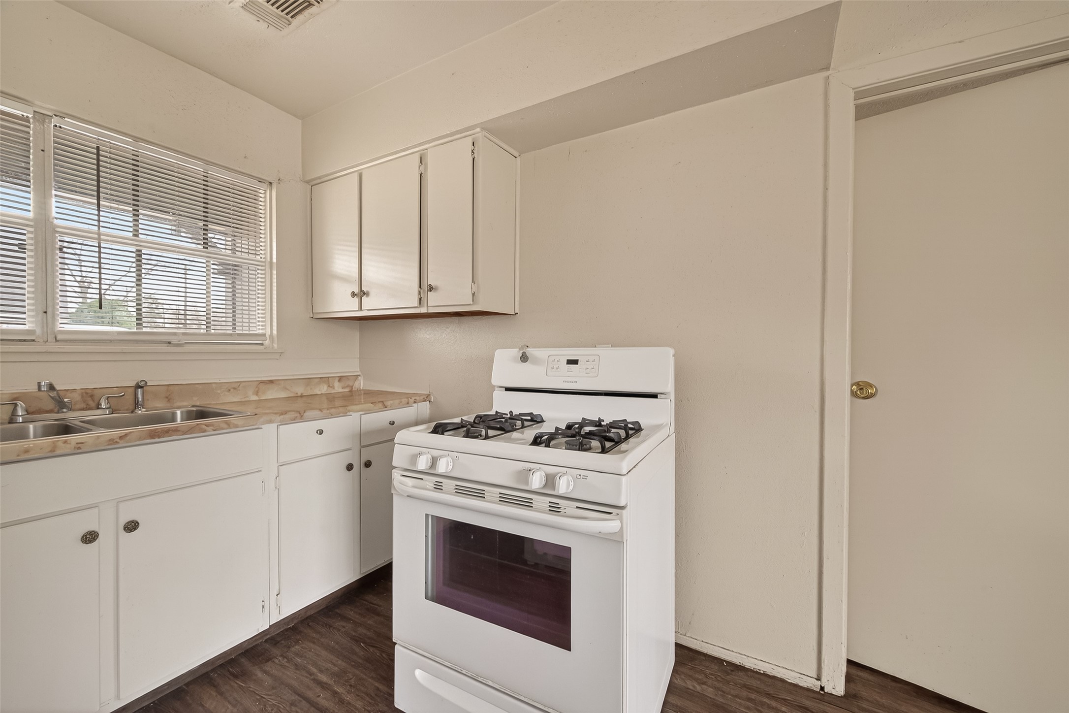 4307 Holloway Drive Houston, TX 77047 - Photo 13 of 37