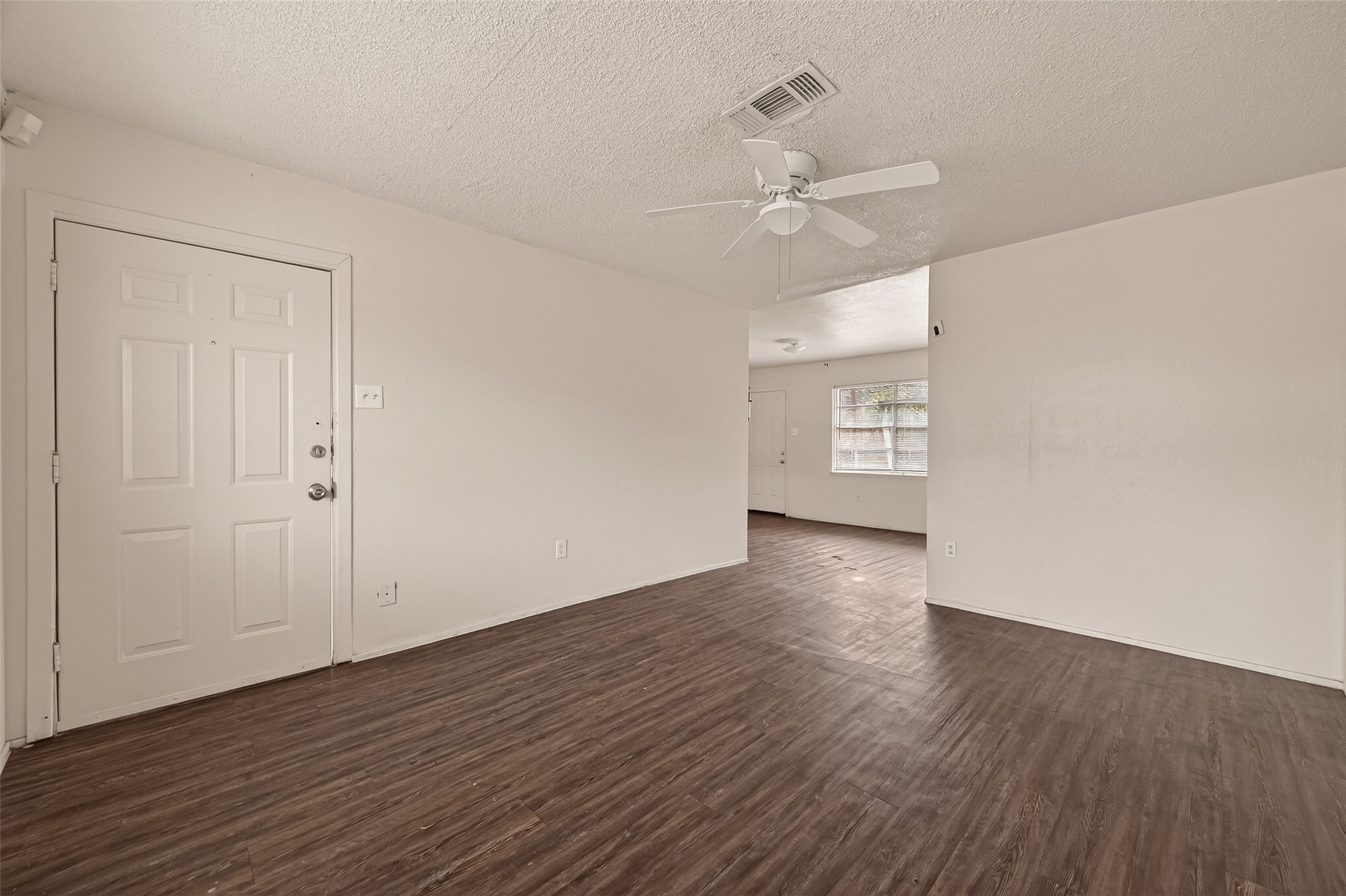 4307 Holloway Drive Houston, TX 77047 - Photo 8 of 37