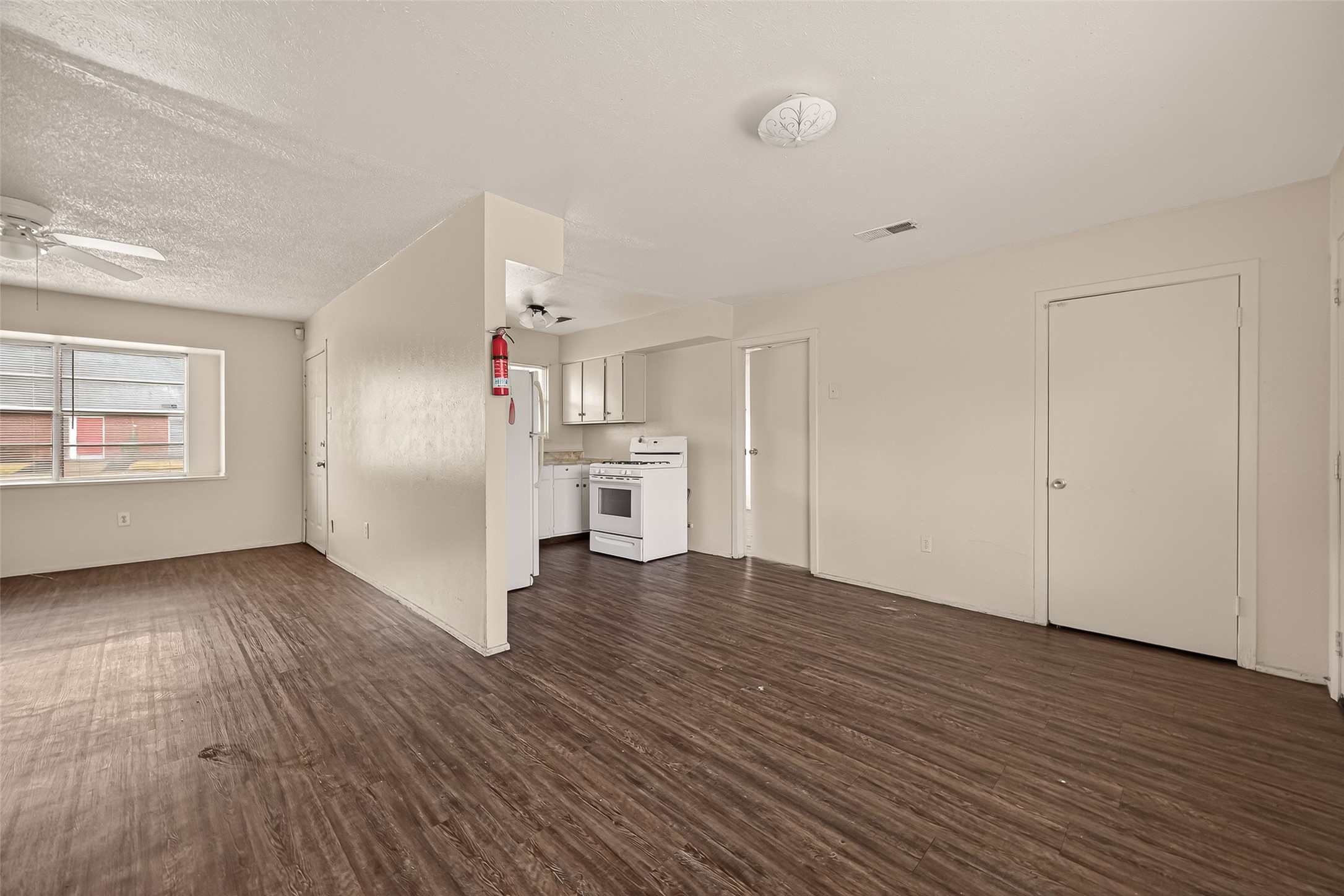 4307 Holloway Drive Houston, TX 77047 - Photo 10 of 37