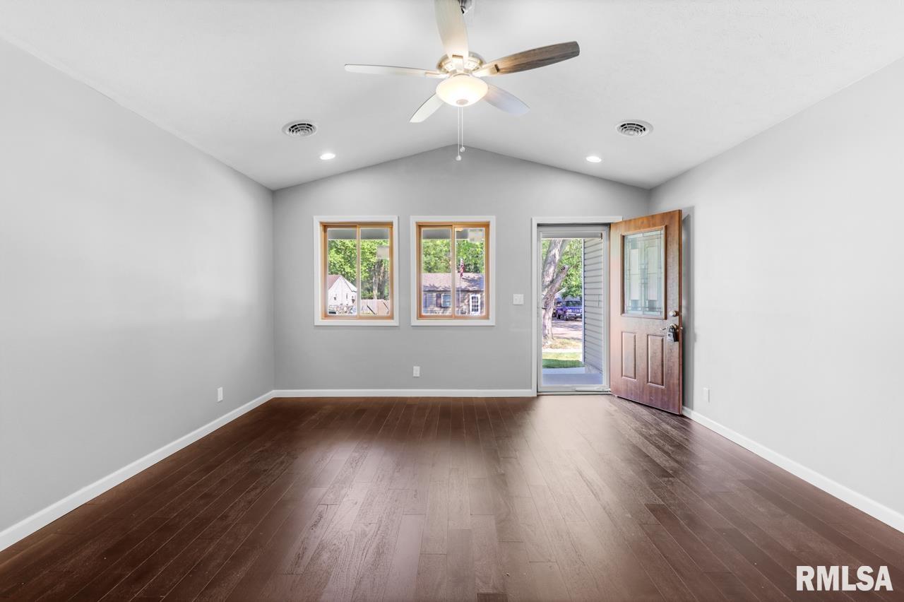 103 Algonquin Road Marquette Heights, IL 61554 - Photo 8 of 36 Gallery Image 8