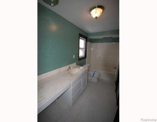 13683 Goodrich Road Saline, MI 48176 - Photo 5 of 10 Bathroom