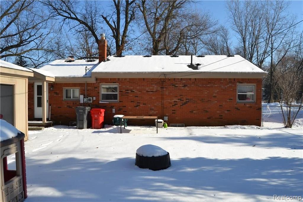 4430 Green Lake Road West Bloomfield, MI 48323 - Photo 19 of 21