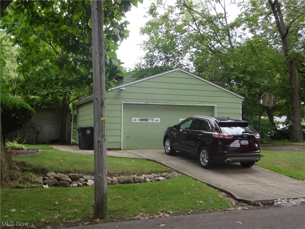 925 Davis Street Akron, OH 44310 - Photo 4 of 6 Gallery Image 4