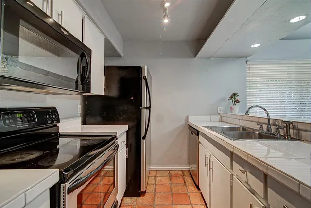 $1,450 | 5924 Birchbrook Drive, Unit 215, Dallas, TX 75206