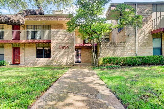 $1,450 | 5924 Birchbrook Drive, Unit 215, Dallas, TX 75206