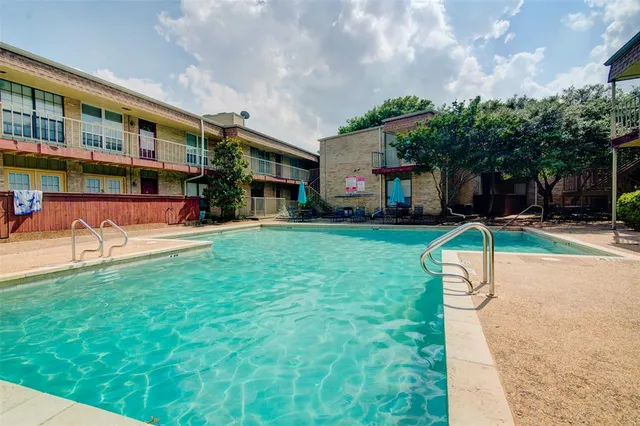 $1,450 | 5924 Birchbrook Drive, Unit 215, Dallas, TX 75206