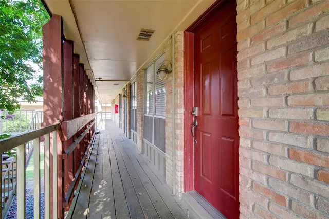 $1,450 | 5924 Birchbrook Drive, Unit 215, Dallas, TX 75206