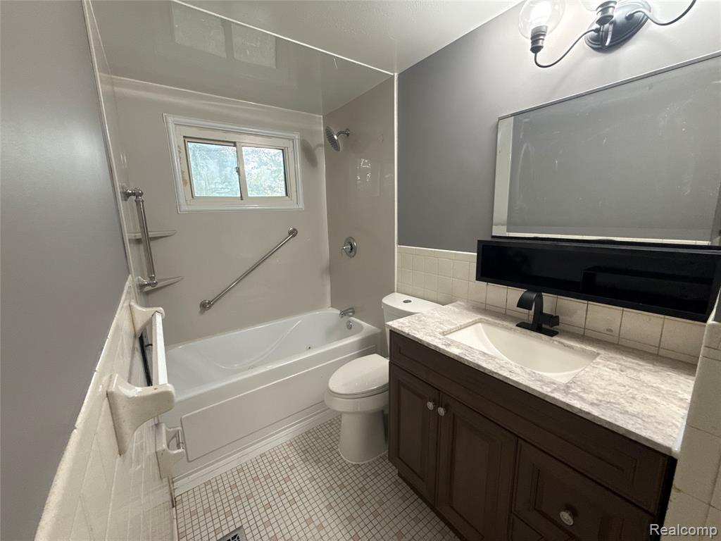 3308 Spring Valley Drive Flint, MI 48504 - Photo 9 of 24
