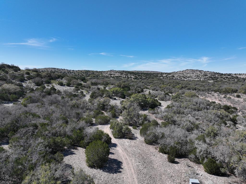 45200 Cr 450 Rocksprings Tx 78880 Rocksprings, TX 78880 - Photo 17 of 55 a view of a city and mountains in the background