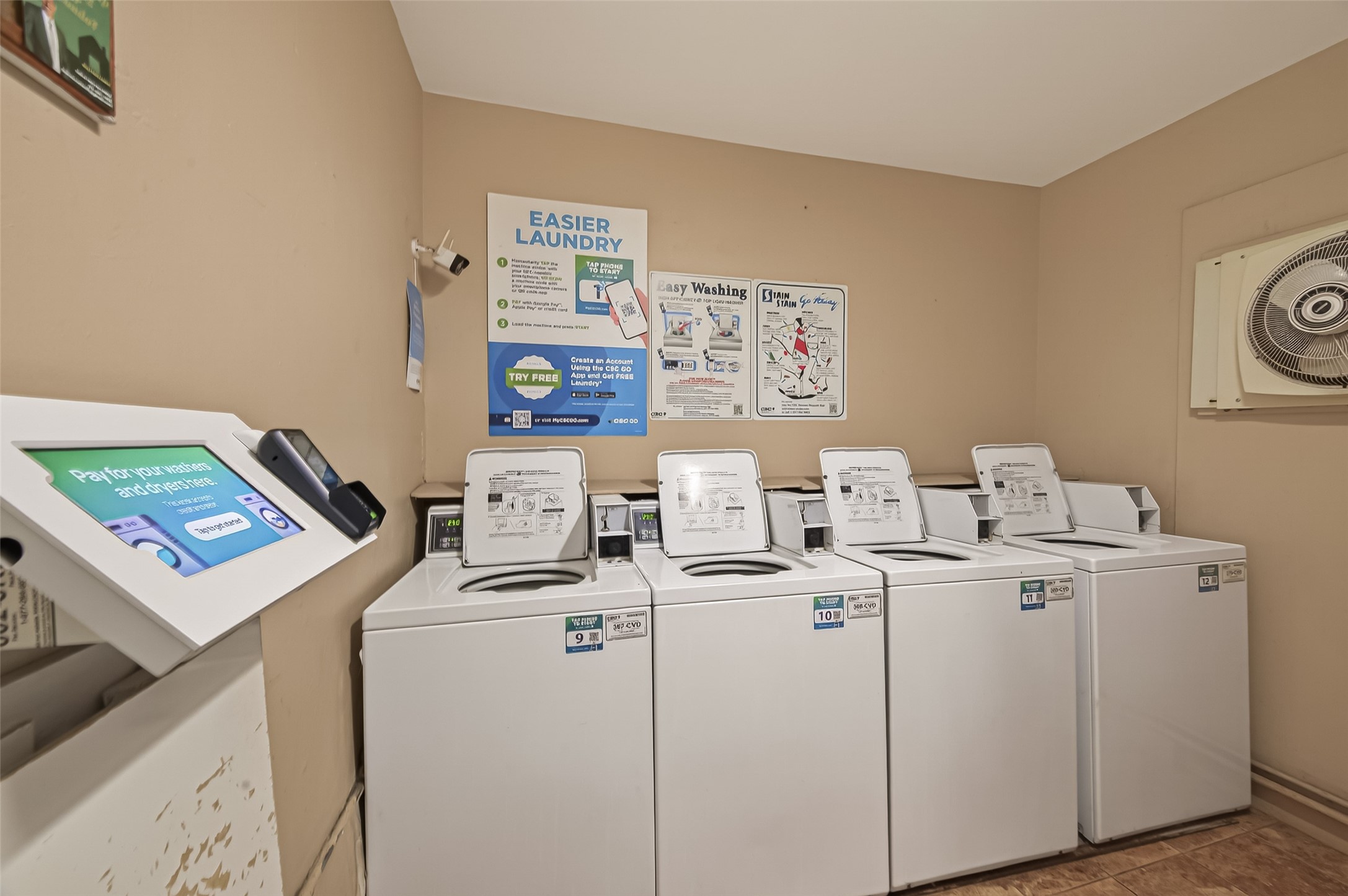 3400 Timmons Lane, Unit 31 Houston, TX 77027 - Photo 19 of 32 a utility room with dryer and washer