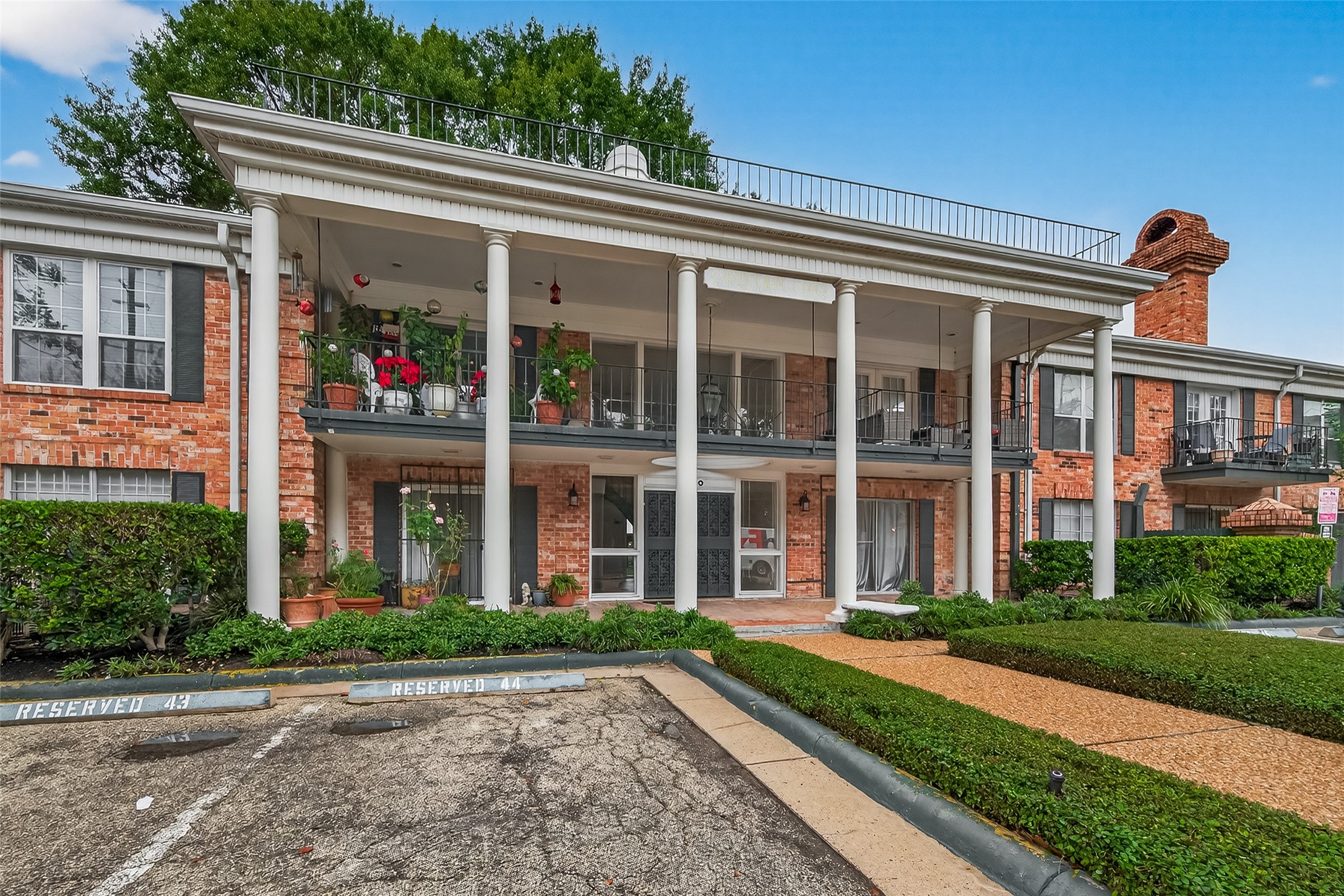 3400 Timmons Lane, Unit 31 Houston, TX 77027 - Photo 2 of 32 front view of house with a yard