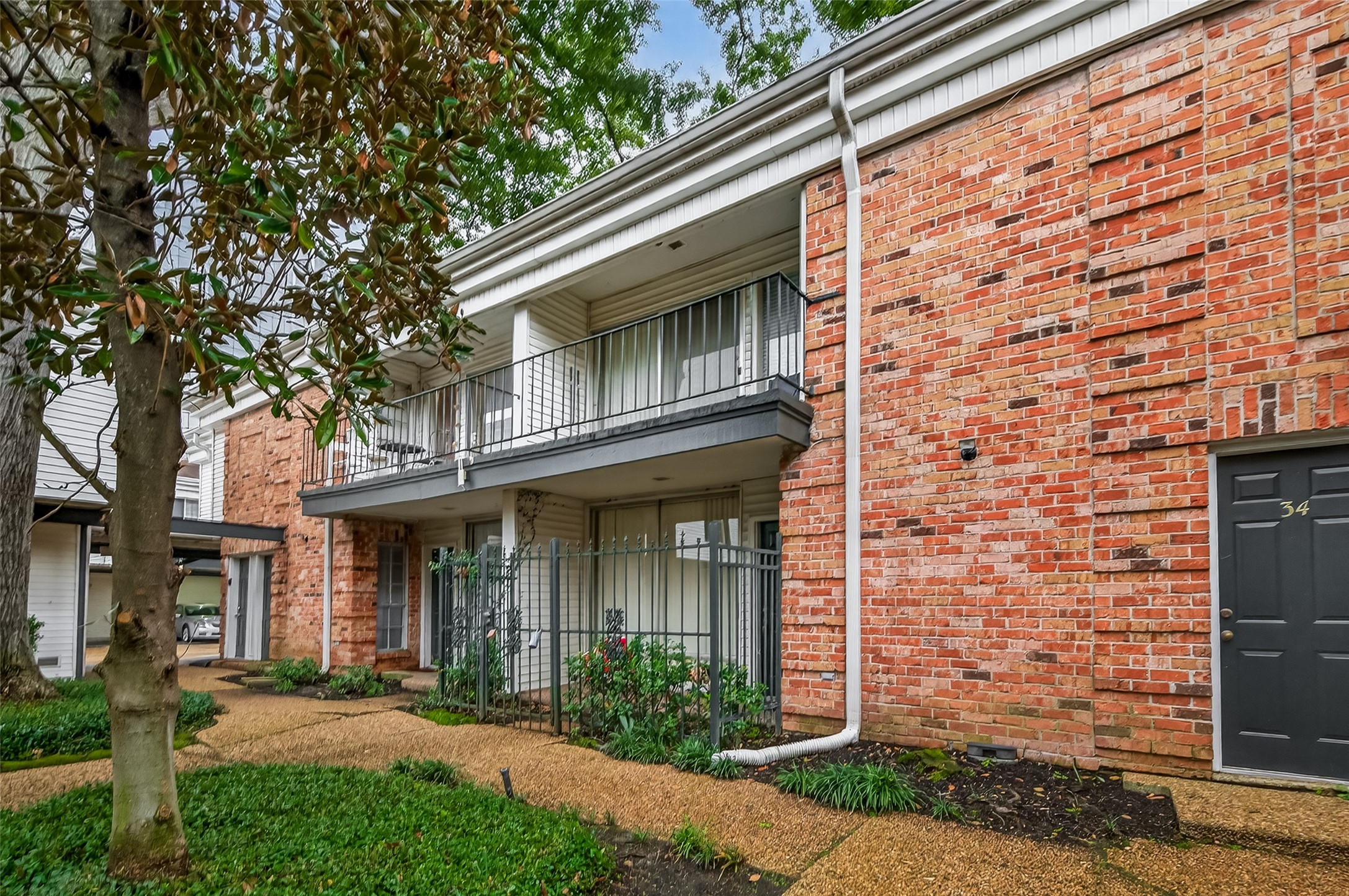 3400 Timmons Lane, Unit 31 Houston, TX 77027 - Photo 6 of 32 a front view of a house with garden