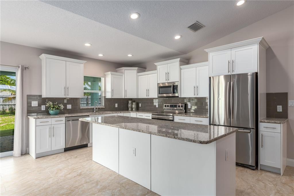 5111 Southeast Post Terrace Stuart, FL 34997 - Photo 5 of 34 Gallery Image 5