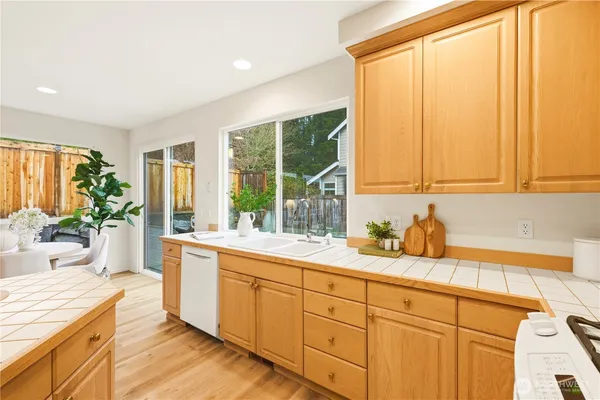 $1,199,900 | 20229 29th Avenue Southeast, Bothell, WA 98012