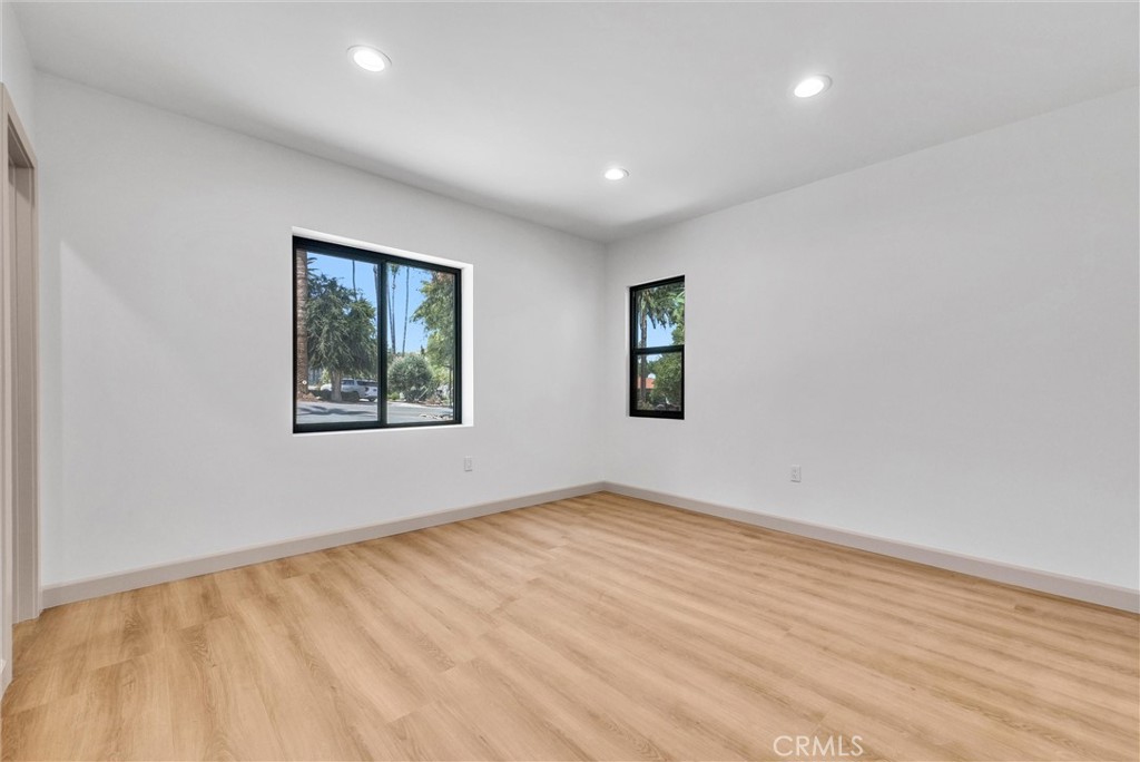5090 Rockledge Drive Riverside, CA 92506 - Photo 21 of 40 an empty room with windows