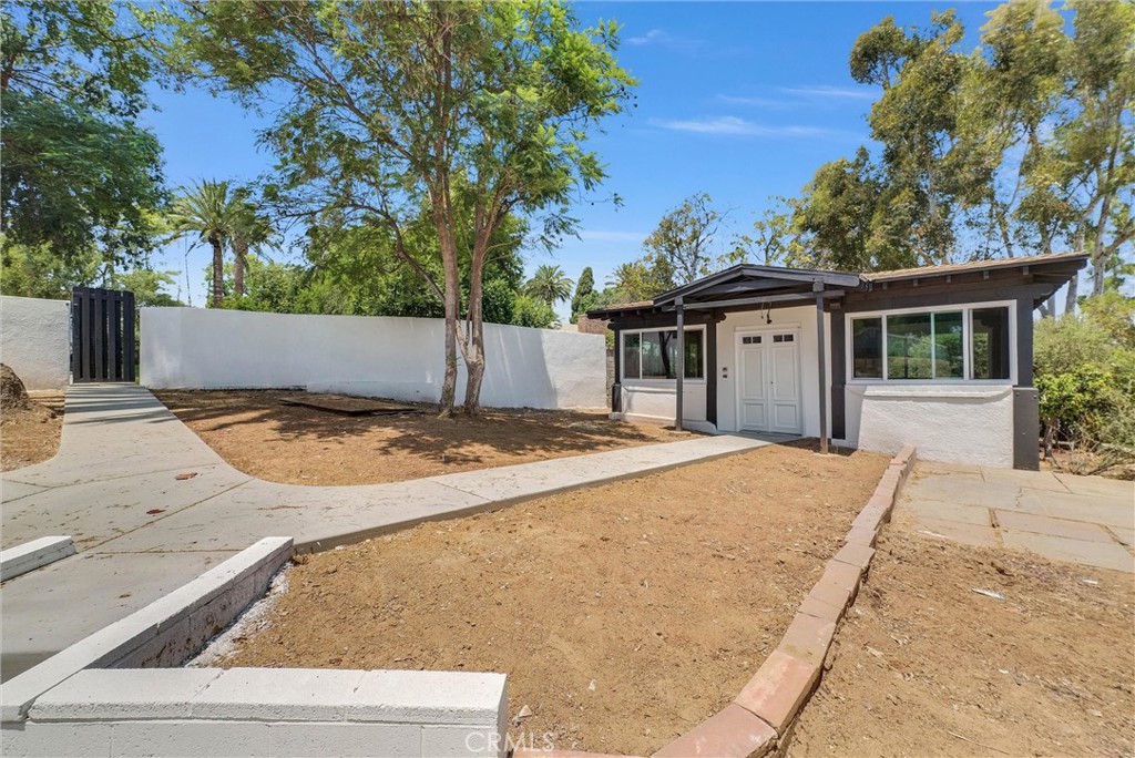 5090 Rockledge Drive Riverside, CA 92506 - Photo 38 of 40 a view of backyard of house