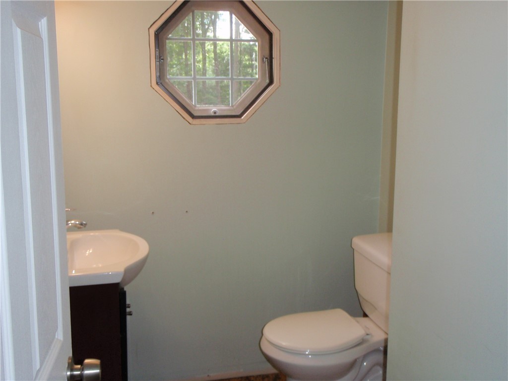 361 Knotty Oak Road Coventry, RI 02816 - Photo 3 of 15
