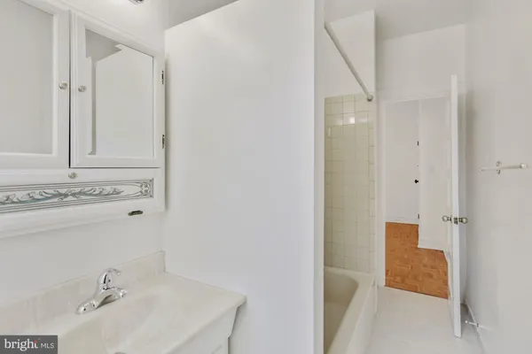 $3,700 | 2854 Connecticut Avenue Northwest, Unit 30, Washington, DC 20008