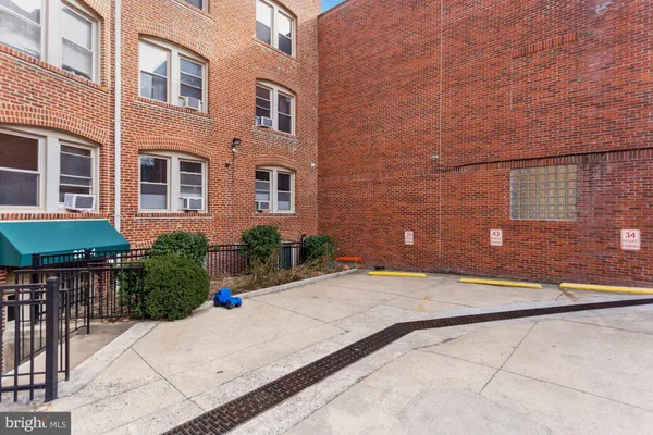 $3,700 | 2854 Connecticut Avenue Northwest, Unit 30, Washington, DC 20008