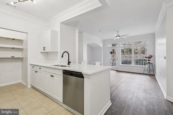 $359,900 | 504 Sunset View Terrace Southeast, Unit 104, Leesburg, VA 20175