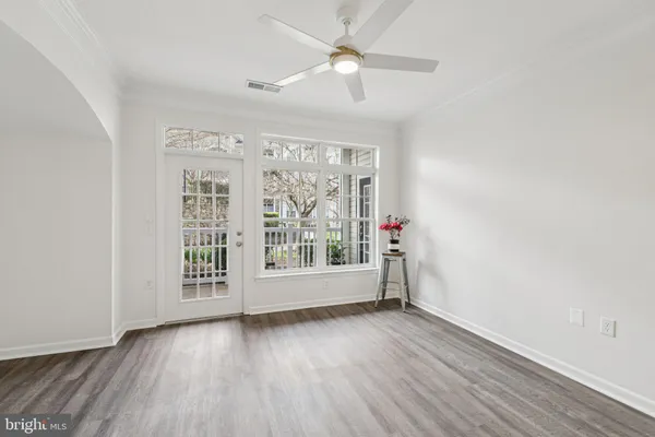 $359,900 | 504 Sunset View Terrace Southeast, Unit 104, Leesburg, VA 20175