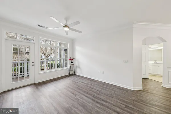 $359,900 | 504 Sunset View Terrace Southeast, Unit 104, Leesburg, VA 20175