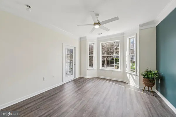 $359,900 | 504 Sunset View Terrace Southeast, Unit 104, Leesburg, VA 20175