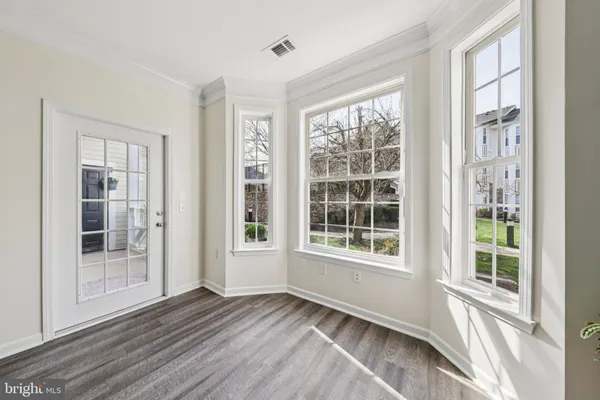 $359,900 | 504 Sunset View Terrace Southeast, Unit 104, Leesburg, VA 20175