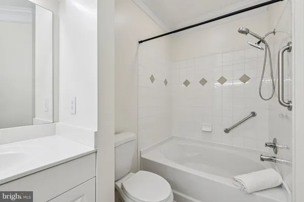 $359,900 | 504 Sunset View Terrace Southeast, Unit 104, Leesburg, VA 20175