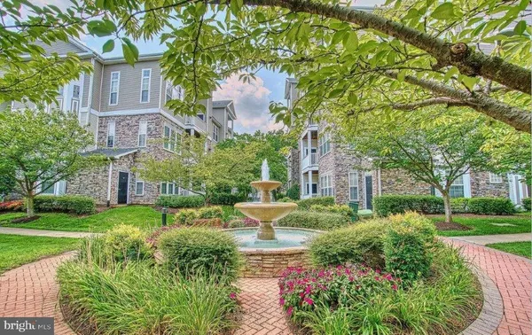 $359,900 | 504 Sunset View Terrace Southeast, Unit 104, Leesburg, VA 20175