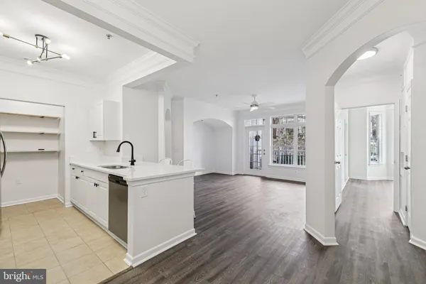 $359,900 | 504 Sunset View Terrace Southeast, Unit 104, Leesburg, VA 20175