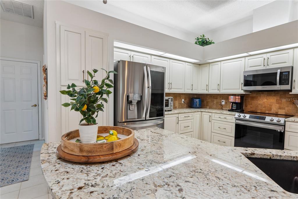 2047 Overbrook Lane Spring Hill, FL 34606 - Photo 17 of 94