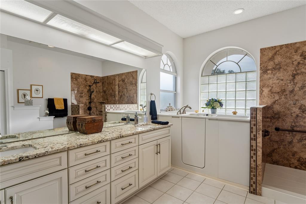 2047 Overbrook Lane Spring Hill, FL 34606 - Photo 32 of 94