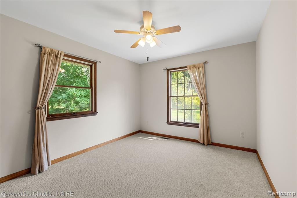 13725 Randy Lane Milford, MI 48380 - Photo 24 of 49 Gallery Image 24