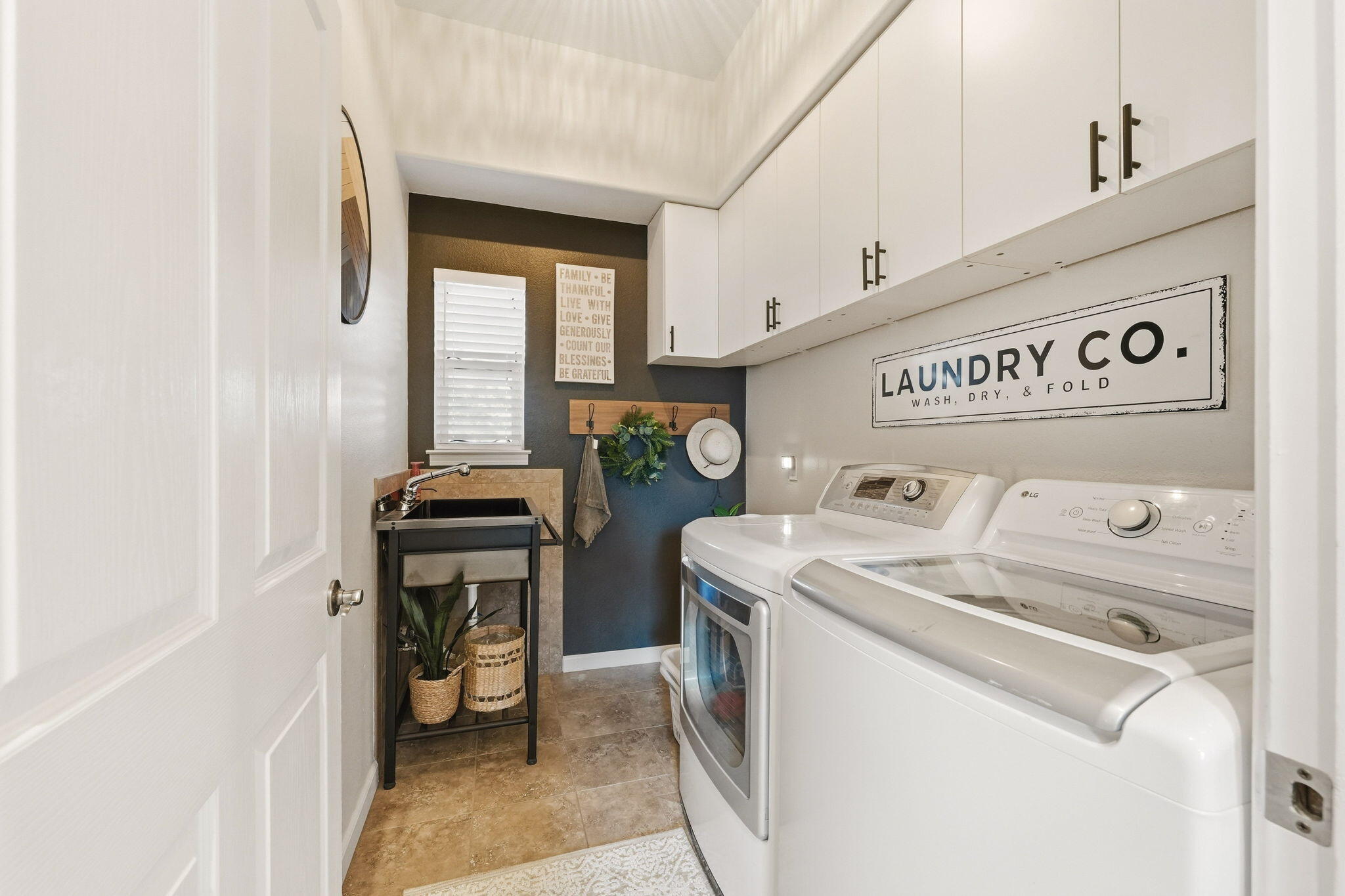 1030 Tulare Court Redding, CA 96003 - Photo 17 of 34 Laundry