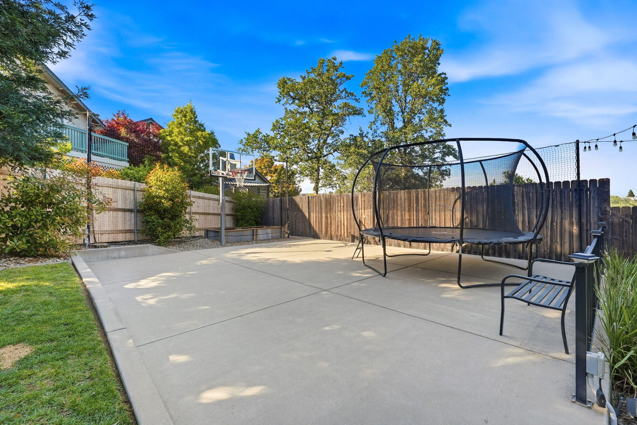 1030 Tulare Court Redding, CA 96003 - Photo 24 of 34 Basketball Court