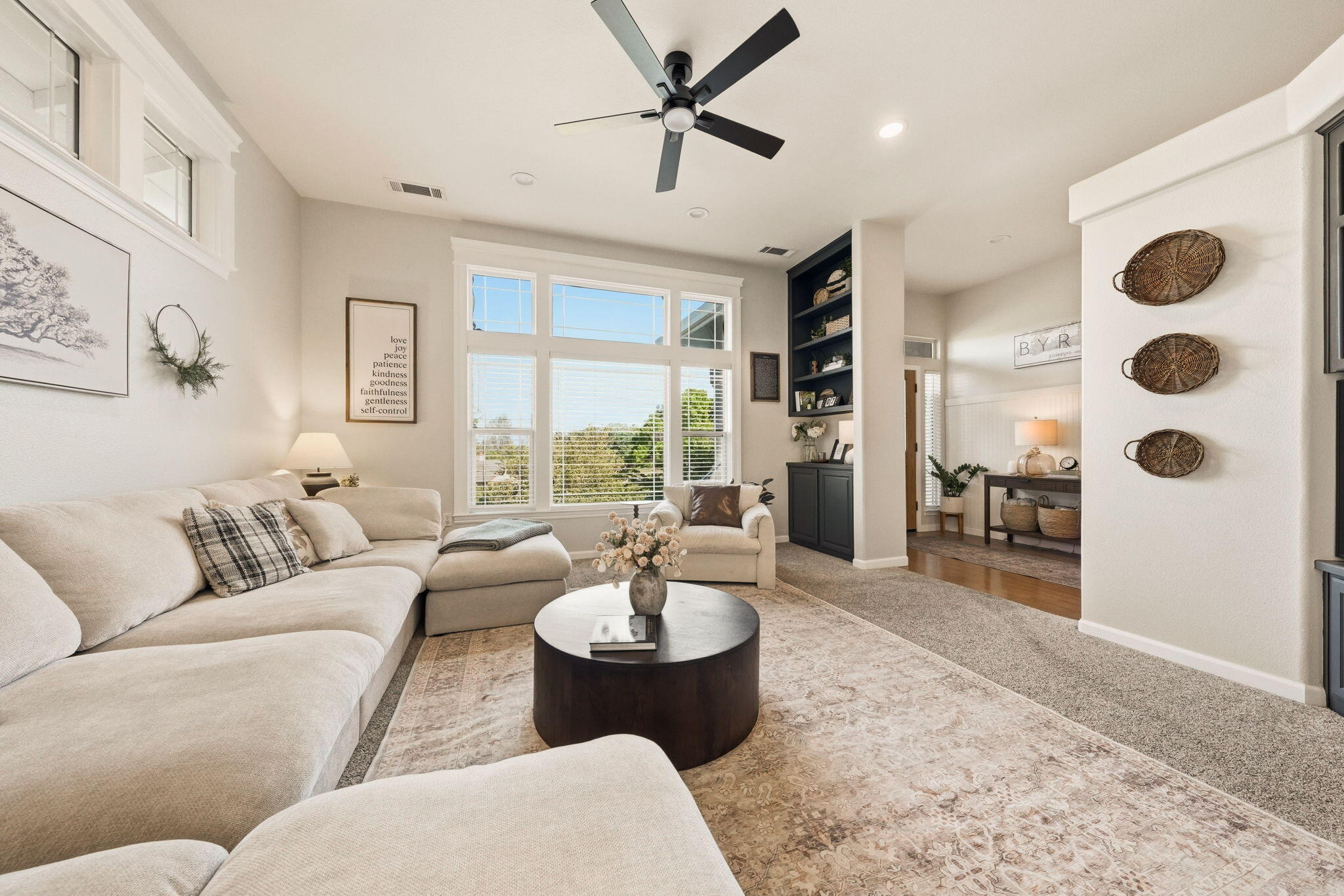 1030 Tulare Court Redding, CA 96003 - Photo 3 of 34 Living room