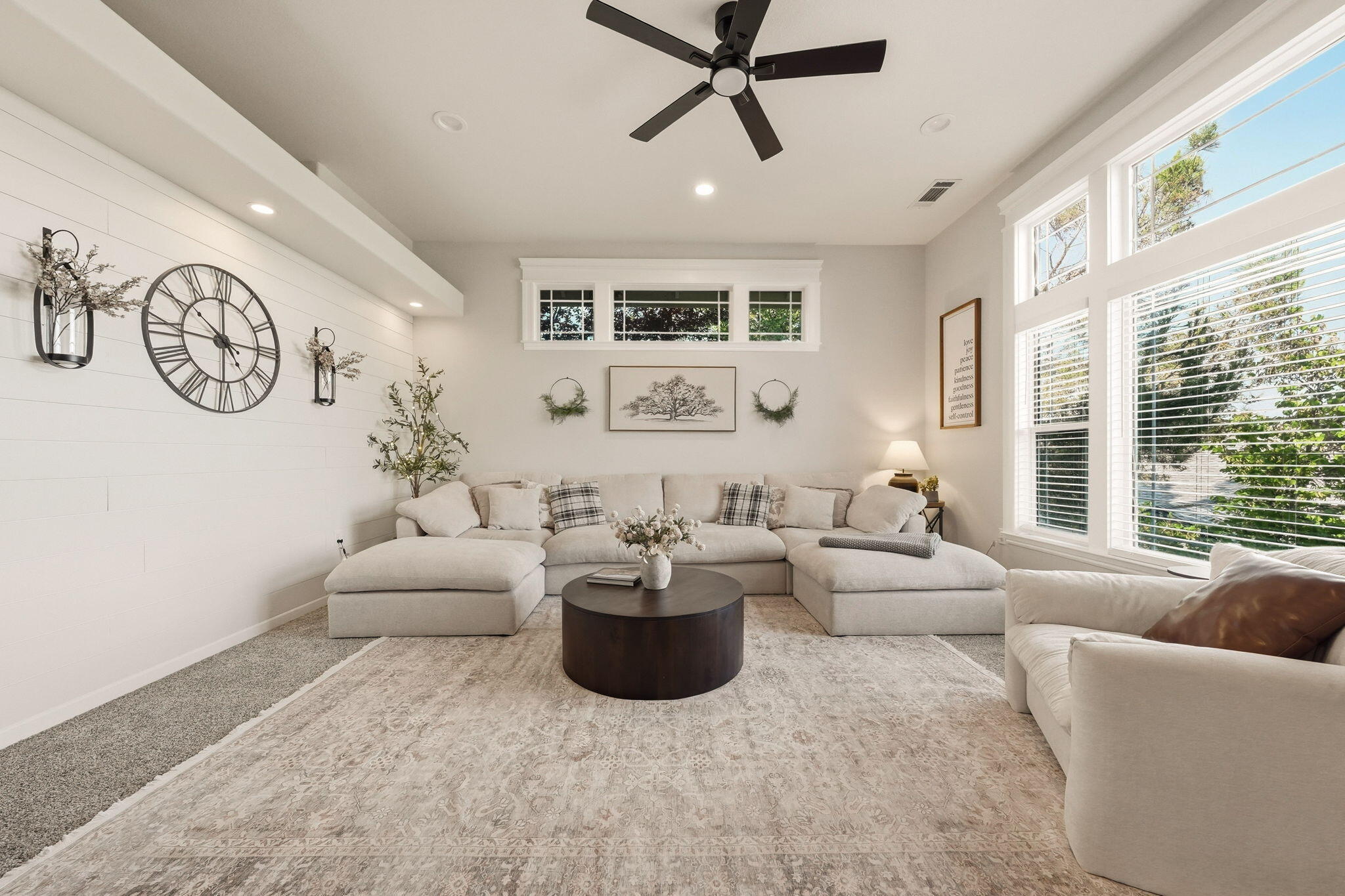 1030 Tulare Court Redding, CA 96003 - Photo 4 of 34 Living room